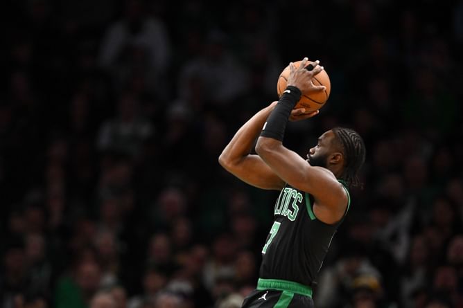 Jaylen Brown gets lambasted by fans for 'egregious' carry 5 feet from NBA referee: "Illegal screen and carry is insane"