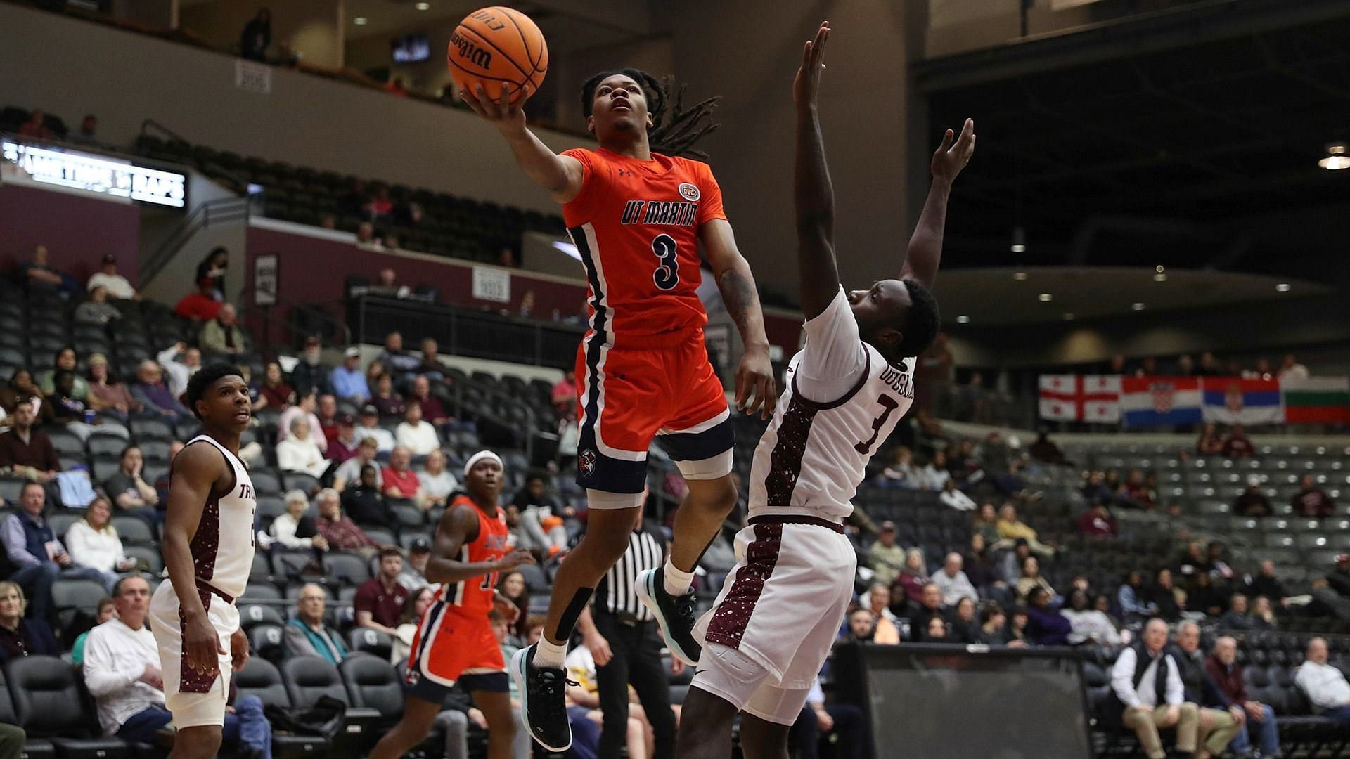 UT MARTIN DYNAMIC GUARD JORDAN SEARS ANNOUNCED AS FINALIST FOR LOU