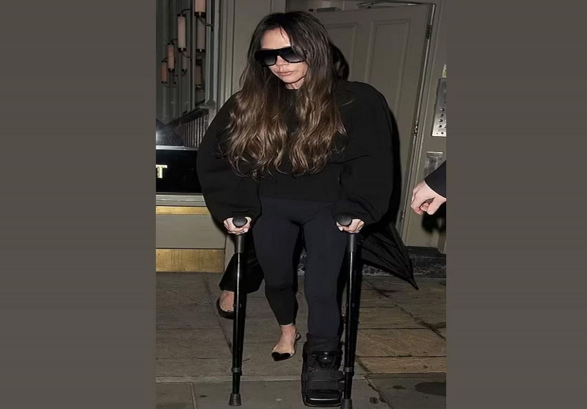 Victoria Beckham seen using crutches (Image by keepupwiththebeckhams/Instagram)