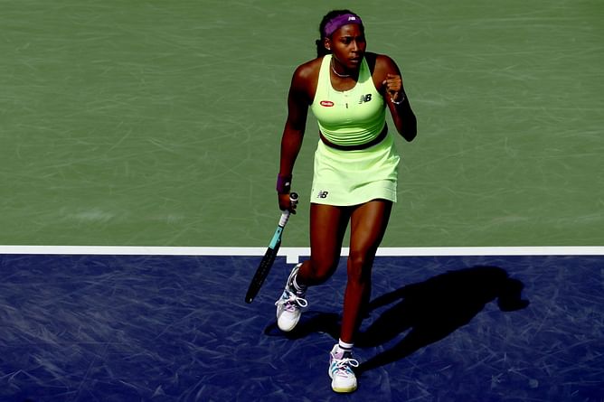 WATCH: Coco Gauff holds up special sign to commemorate her first win as a 20-year-old, mother Candi joins celebration with fun dance