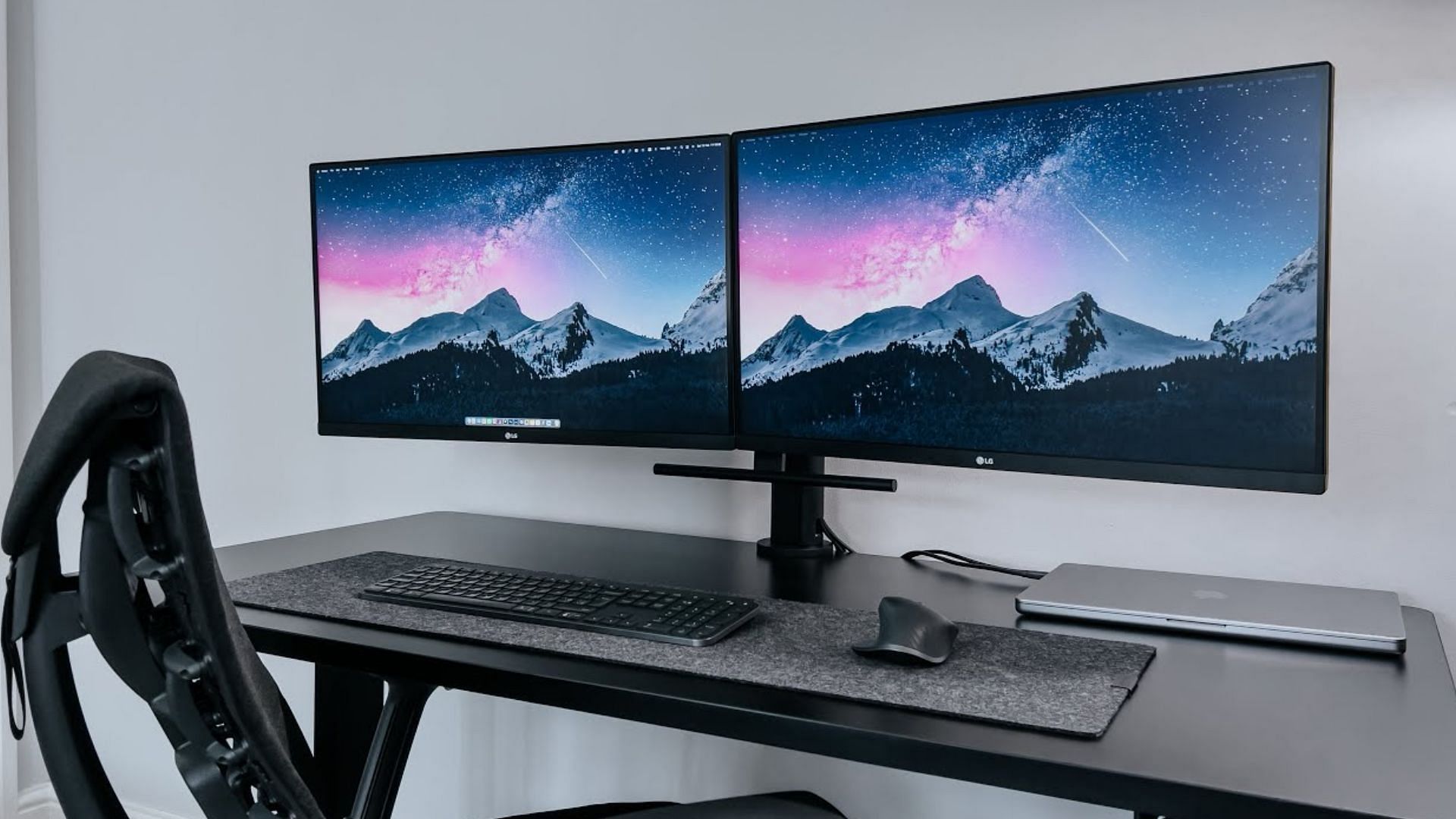 Multi-monitors are cheaper compared to ultrawide screens (Image via Youtube/SpawnPoiint)