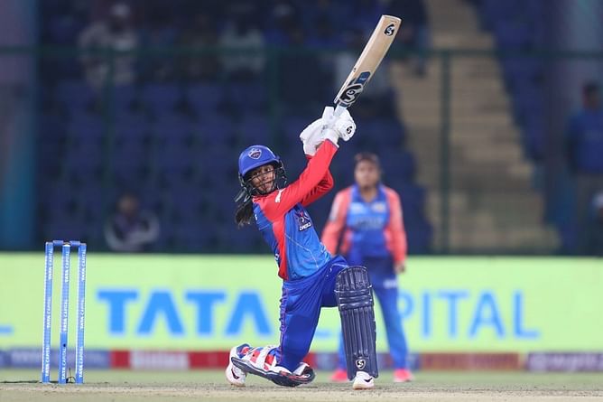 WPL 2024: दिल्ली कैपिटल्स ने अपने घरेलू मैदान पर मुंबई इंडियंस को बुरी तरह हराया, भारतीय खिलाड़ी ने की चौके और छक्कों की बारिश