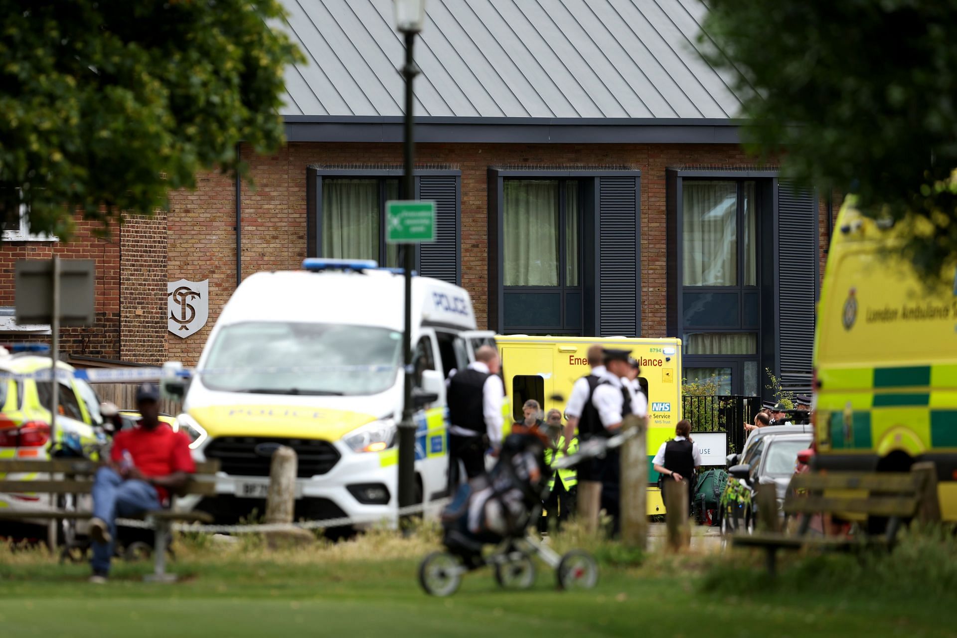 Land Rover Crashes Into Wimbledon Private School