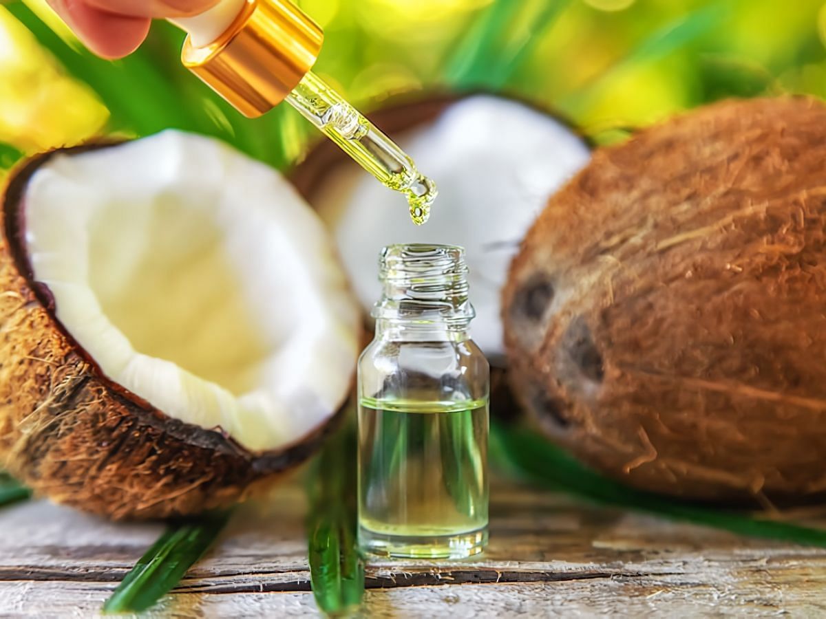 Coconut - natural anti-aging skincare ingredient (Image via Freepik)