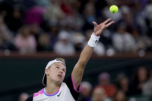 Holger Rune serving to Taylor Fritz at the BNP Paribas Open 2024