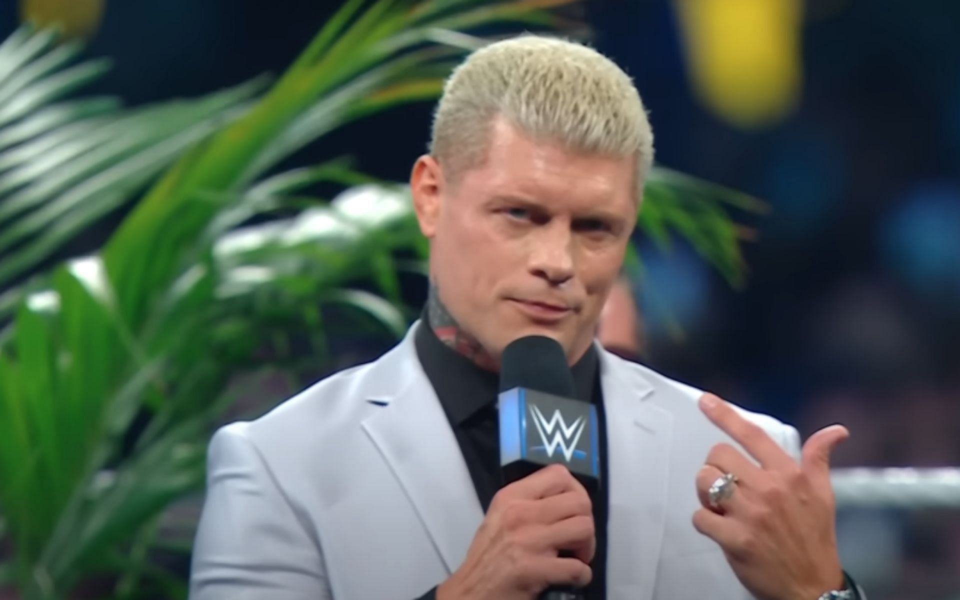 Top wrestling legend spotted following Cody Rhodes backstage on SmackDown