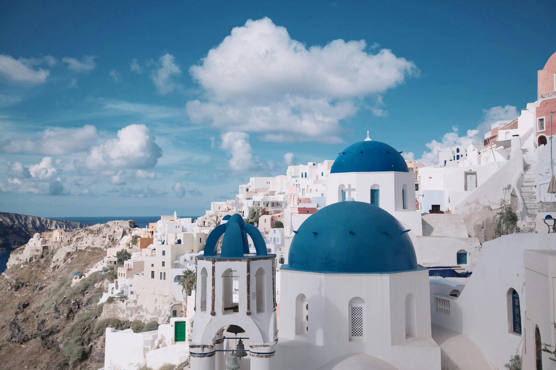 Santorini, Greece (Image via Pexels)