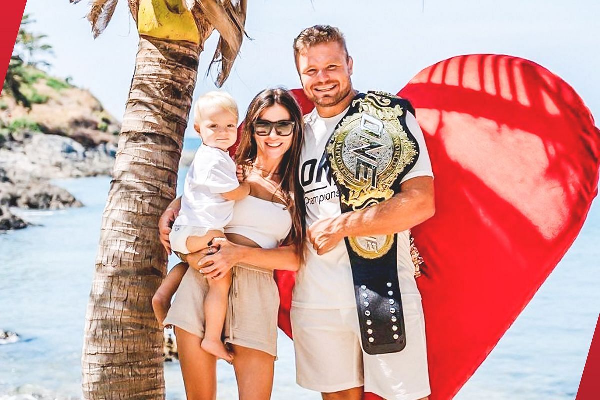 Anatoly Malykhin with his family | Photo by ONE Championship
