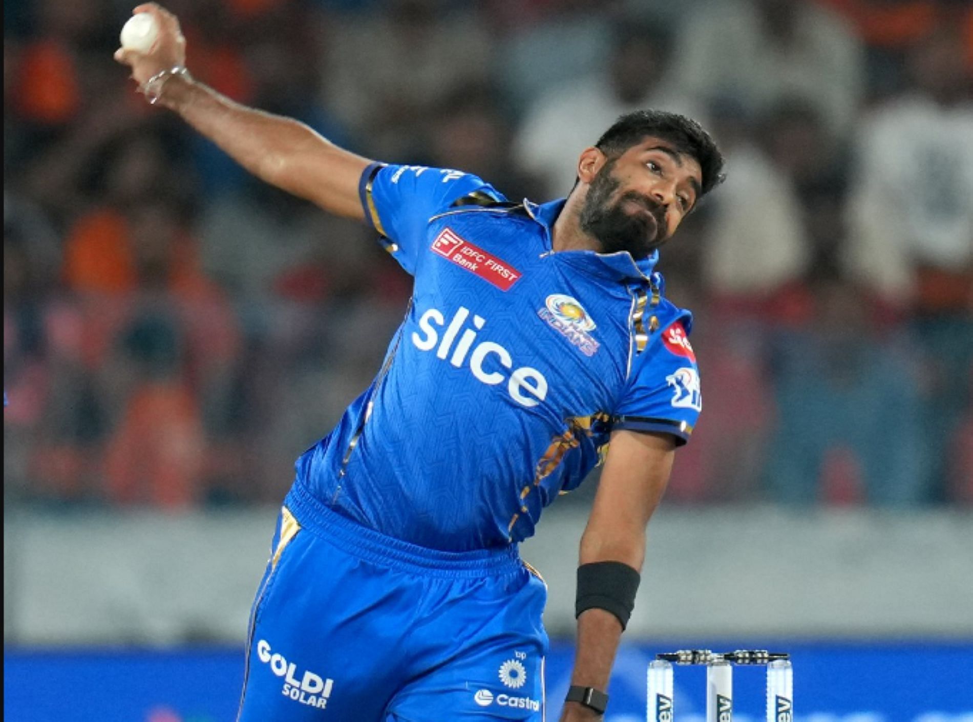 Even Bumrah could not stop the flurry of boundaries against SRH [Credit: MI Twitter handle]