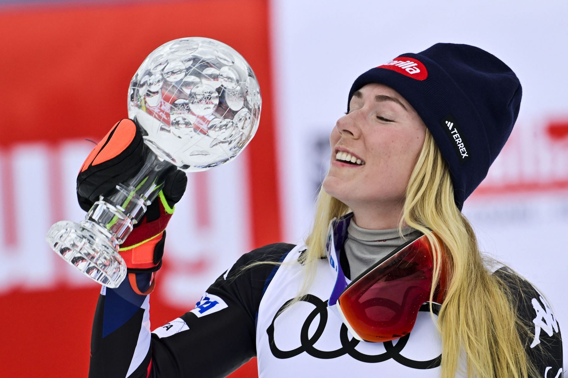 Mikaela Shiffrin reacts to fans' heartfelt surprise after 97th overall win