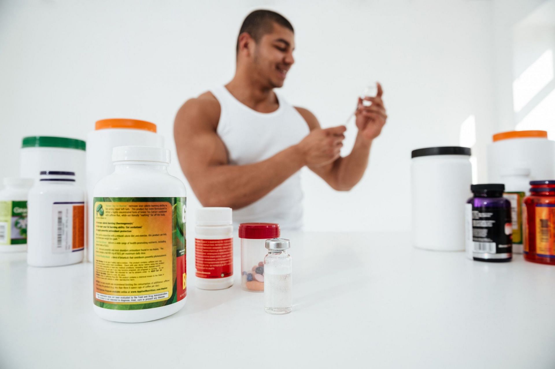 BCAA vs Creatine : Which one should you take? (Image  by drobotdean on Freepik)