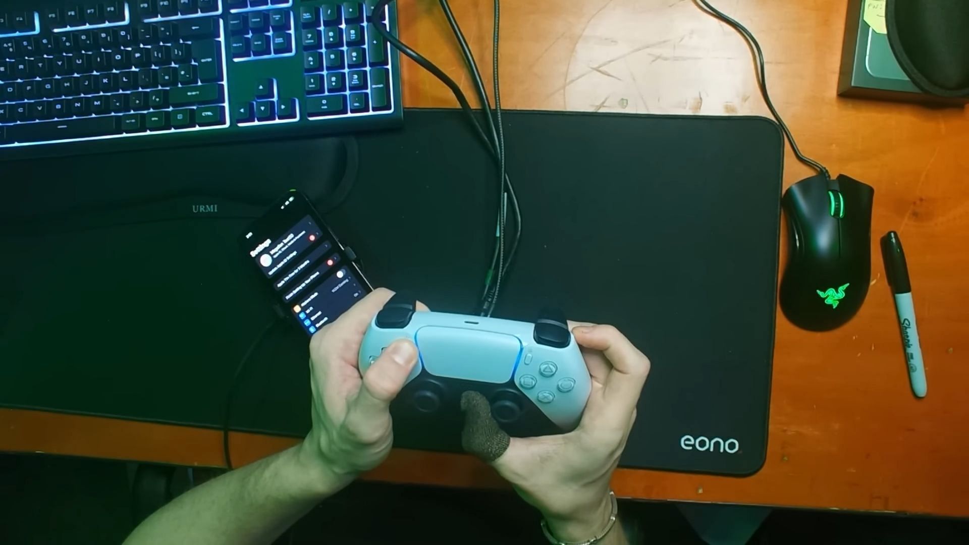 PS5 controller pairing mode (Image via Wynnsanity/YouTube)