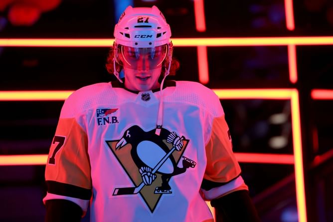 Penguins' playoff hopes take yet another blow as blueliner gets ruled out with concussion