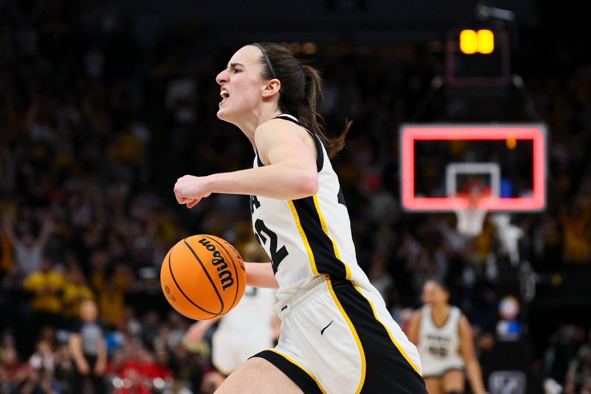 Iowa Hawkeyes guard Caitlin Clark