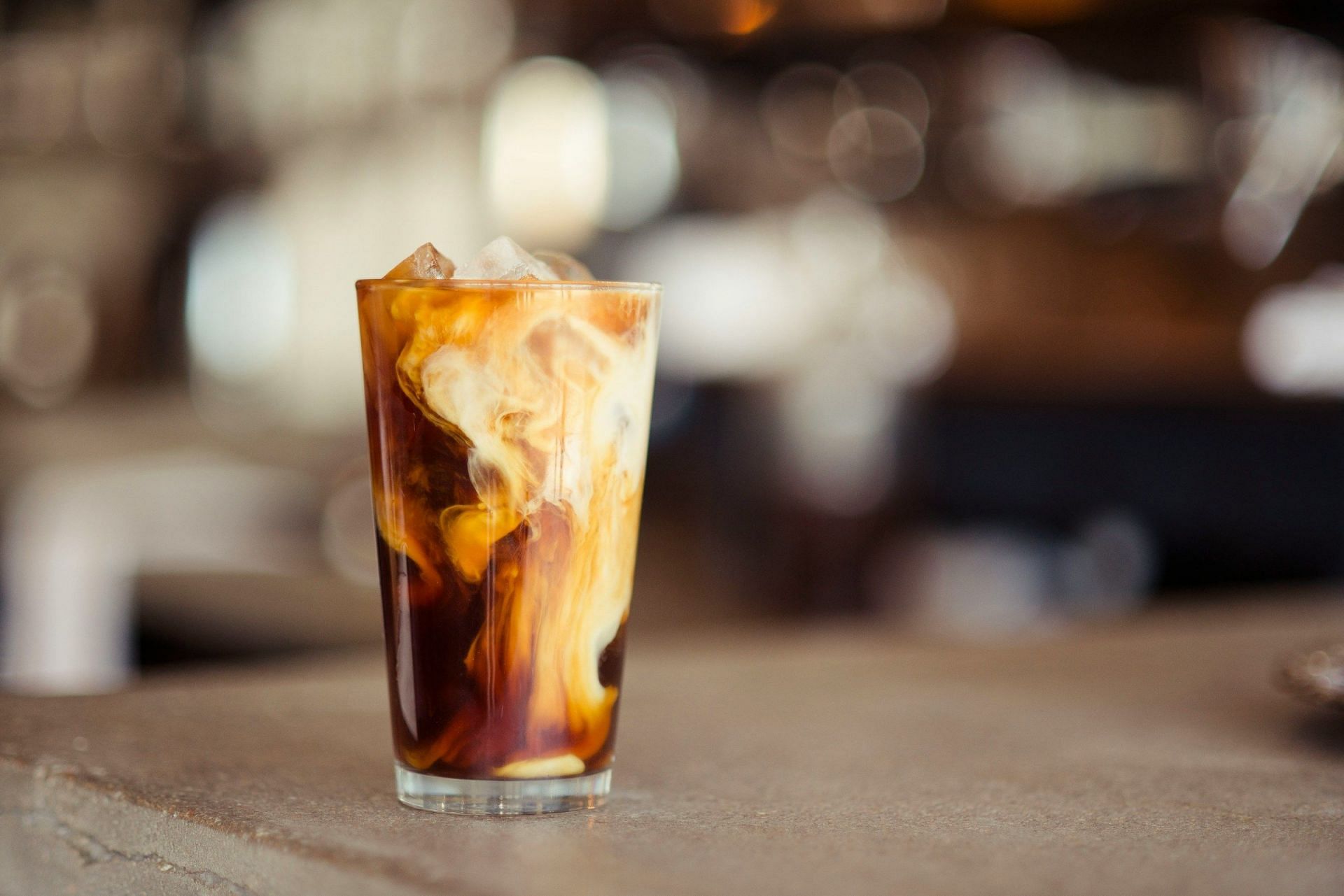 Low Caffeine Drink (Image via Unsplash/Demi Deherrera)