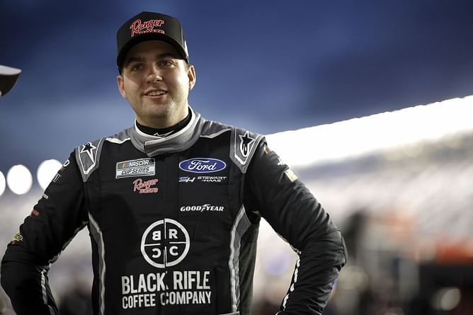 "We’ve got the tightest group in the garage": Noah Gragson praises SHR's #10 crew after top-10 finish in Las Vegas