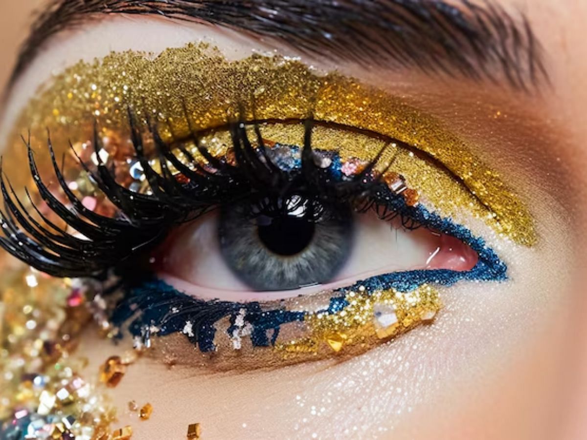 Gilded disco look (Image via Freepik)