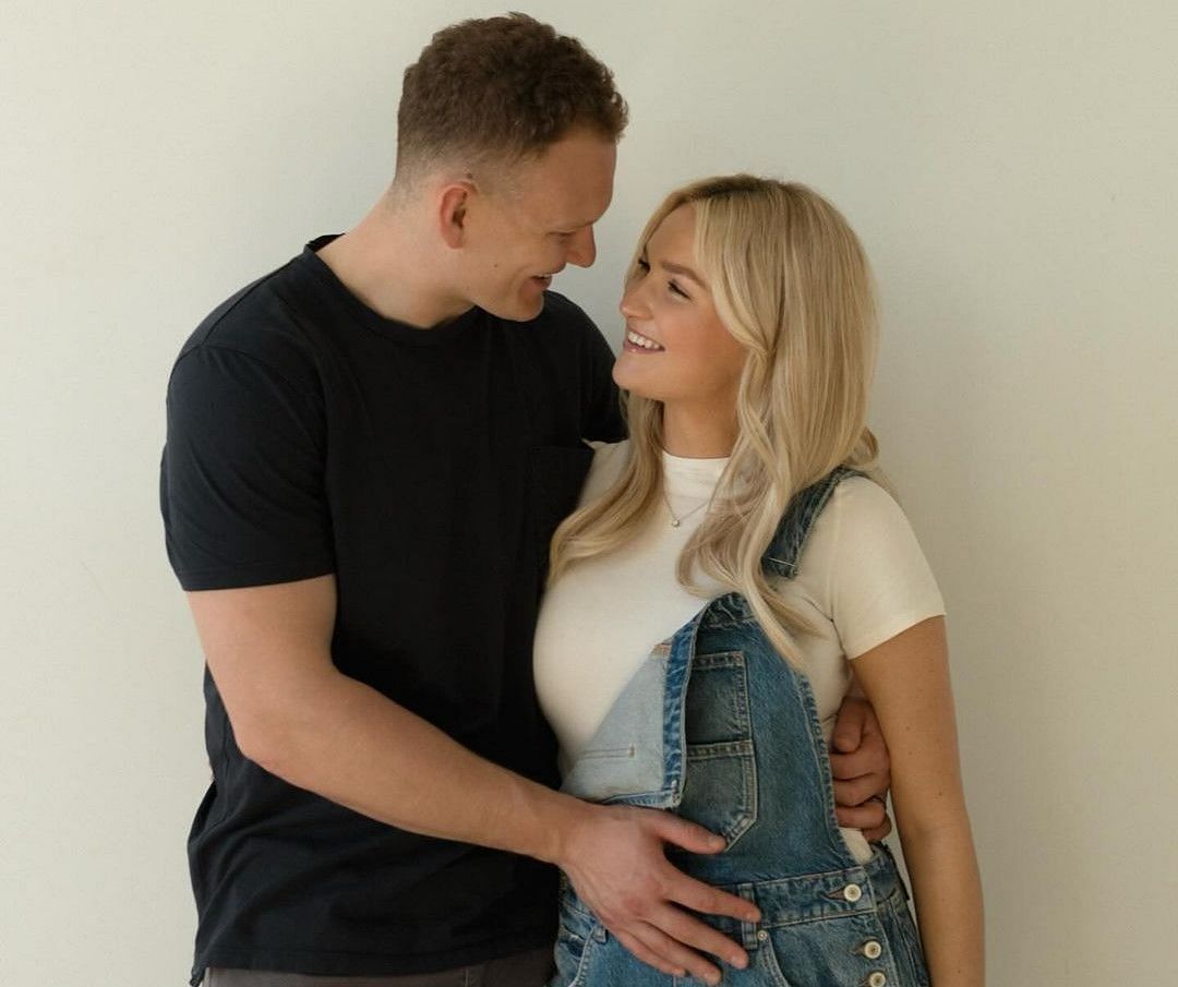 Brady Tkachuk and his wife Emma Farinacci announce that they are expecting their first child