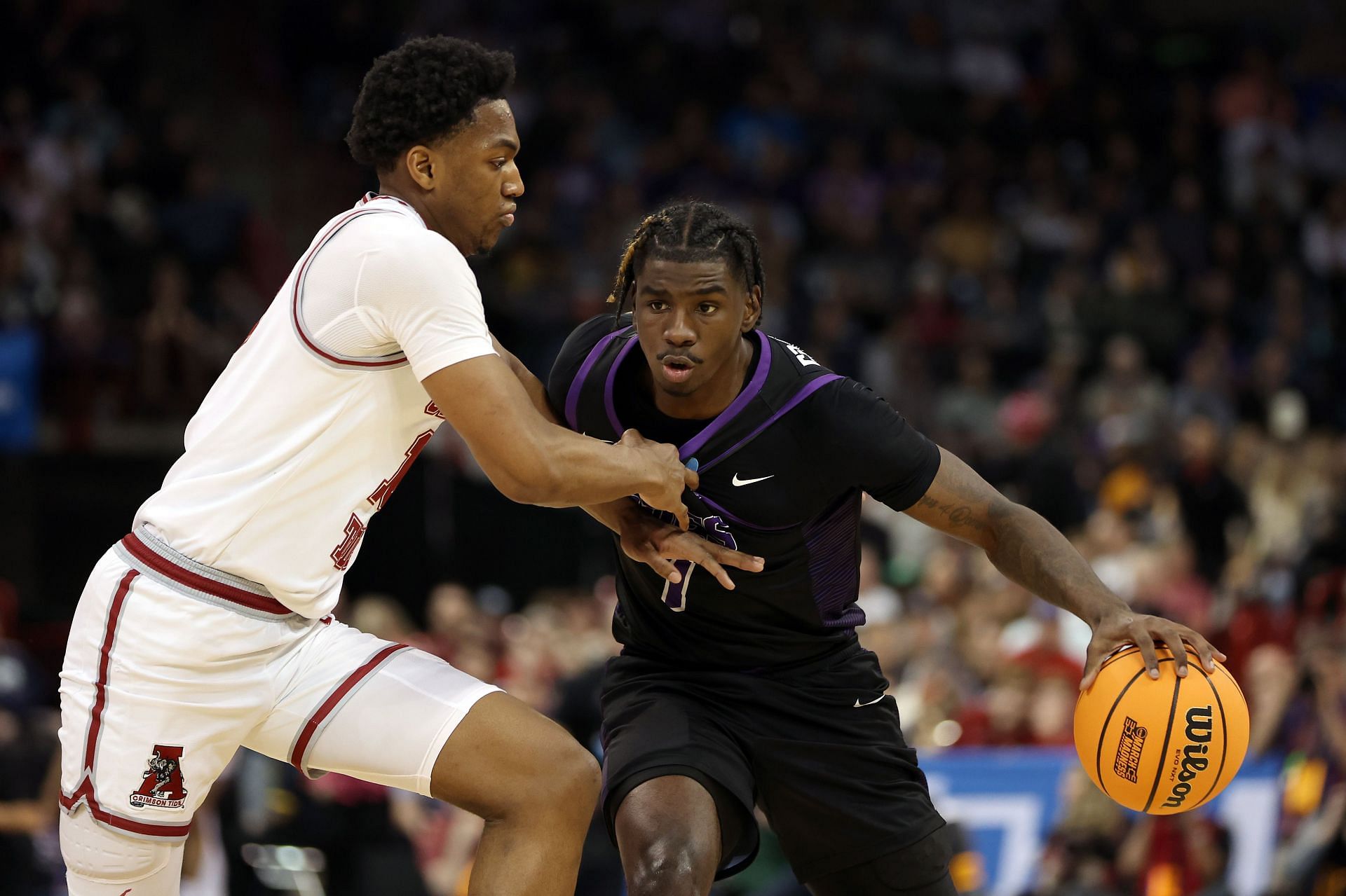 Mouhamed Dioubate guarding Tyon Grant-Foster