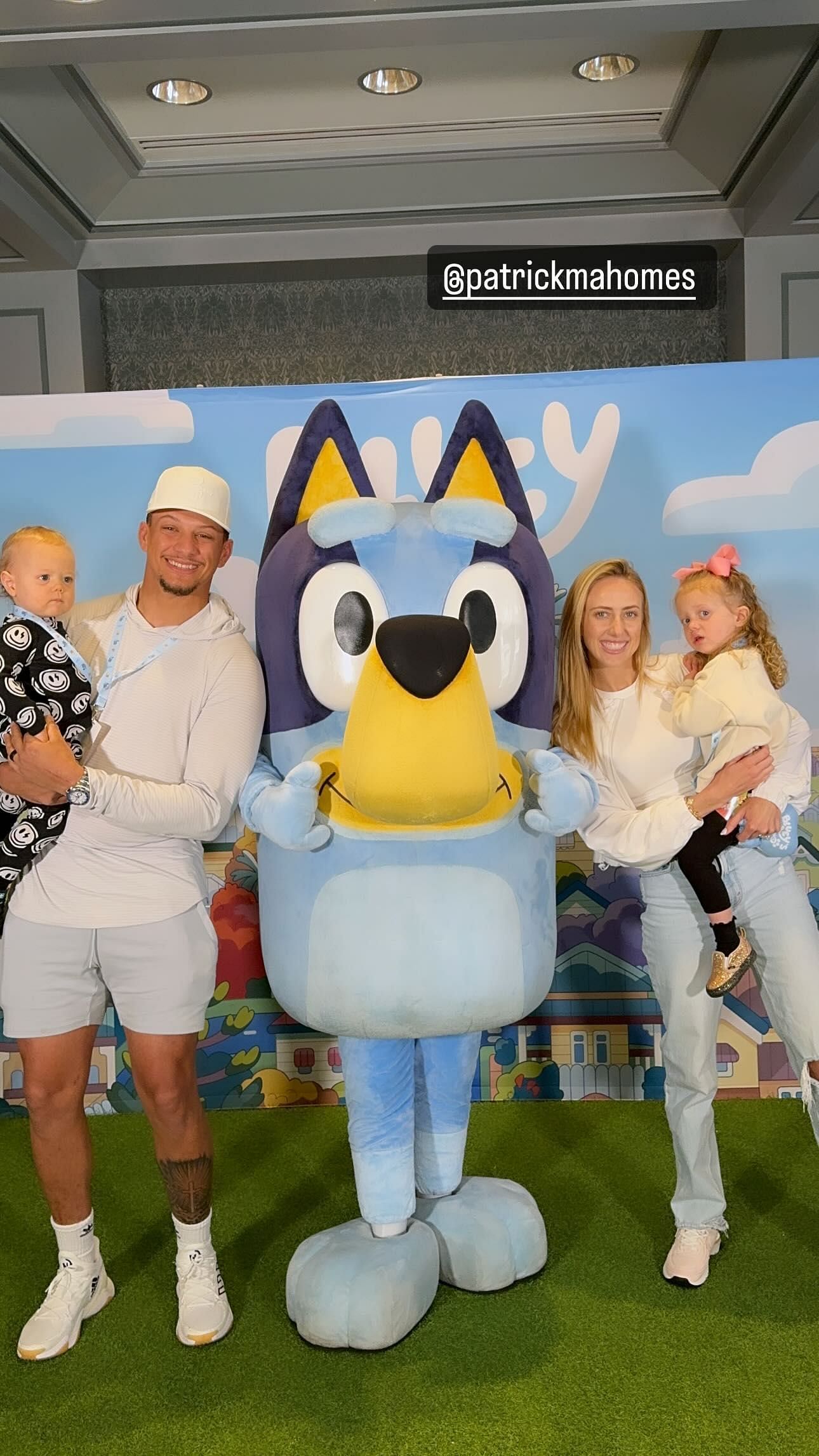 Patrick Mahomes and his family with Bluey