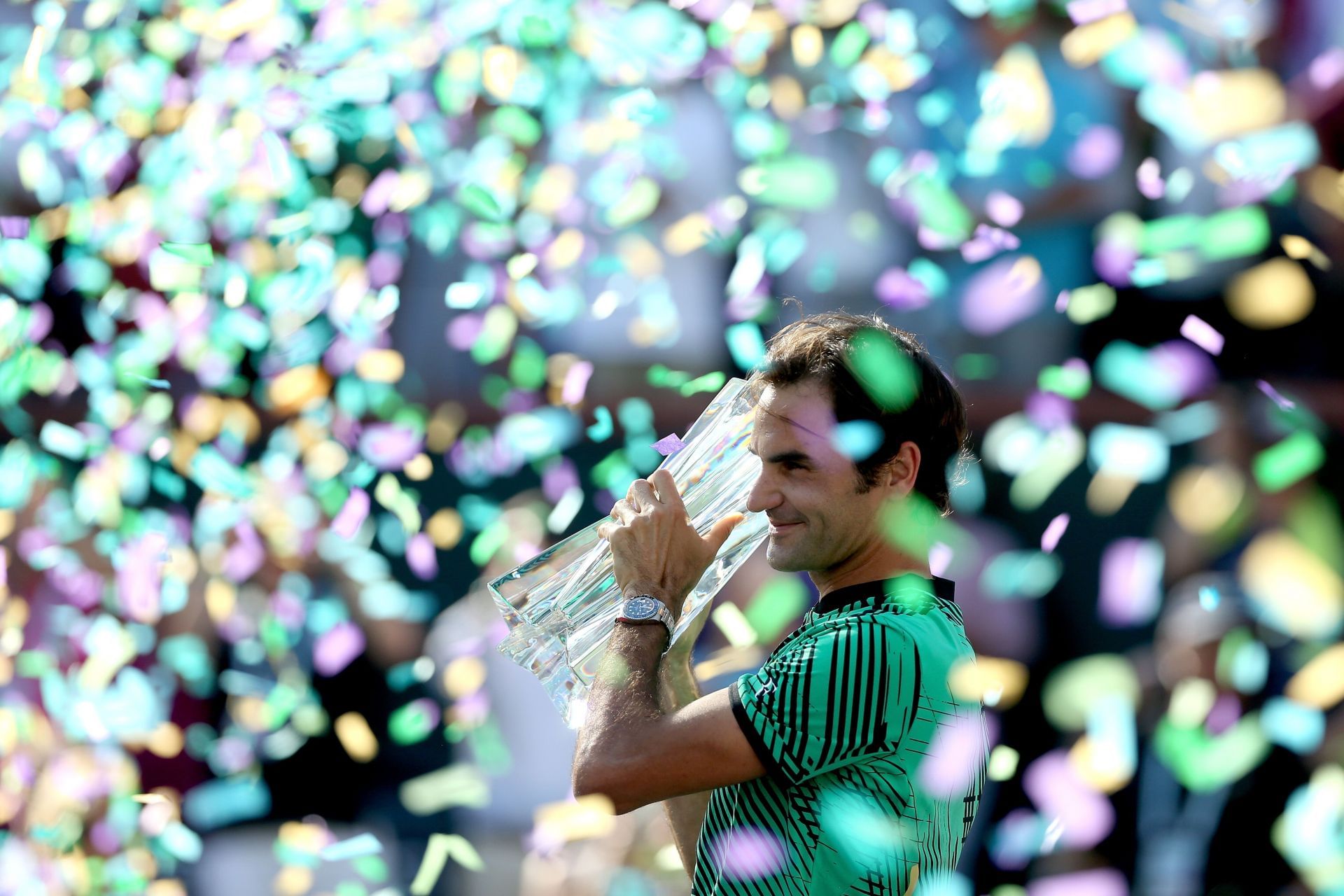 Roger Federer lifts the Indian Wells Masters 2017 men's singles trophy