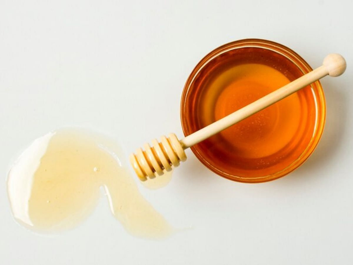 Honey cleanser for your face (Image via Freepik)