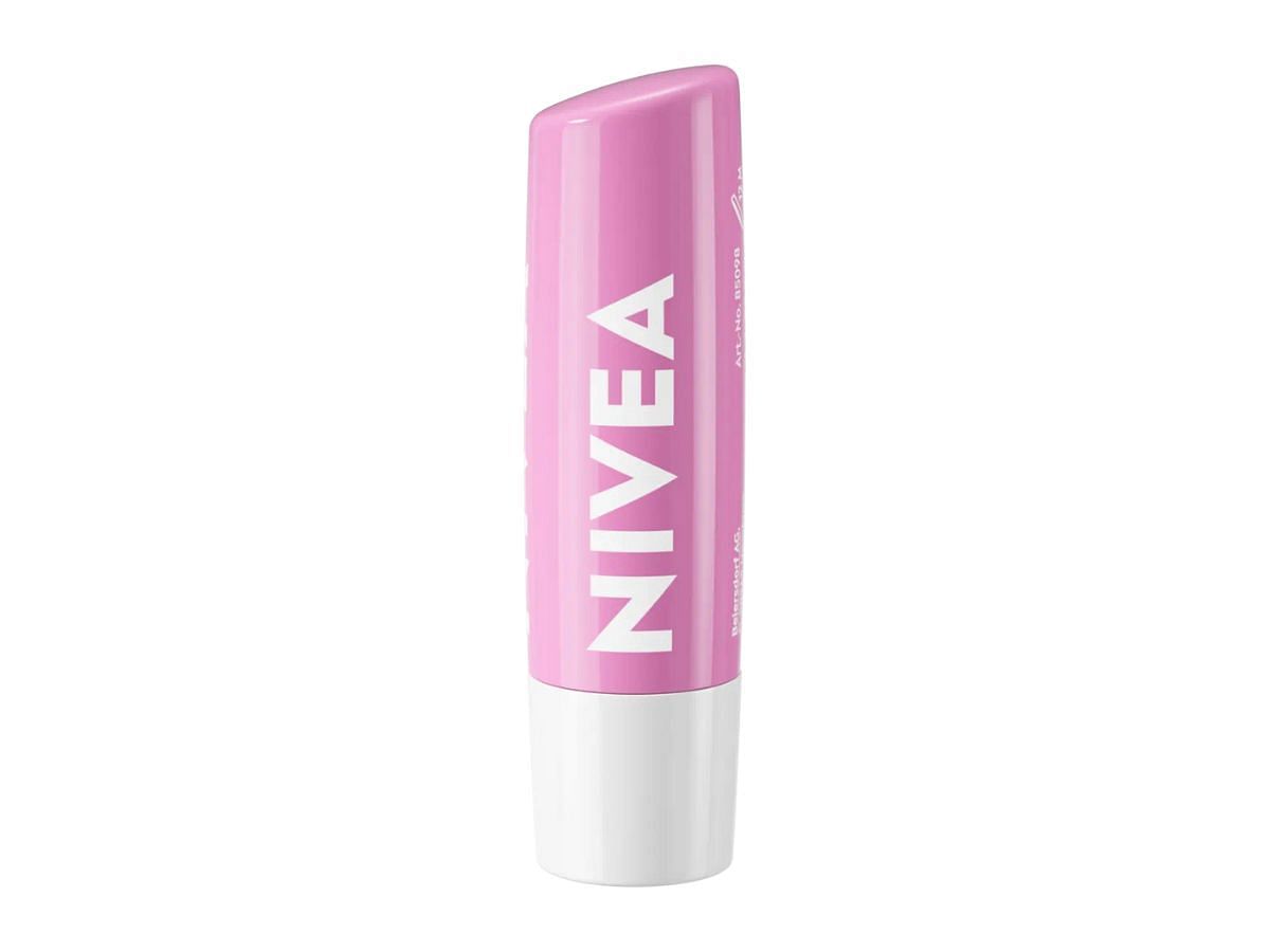 Nivea 2-in-1 Lip Balm and Scrub (Image via Nivea)