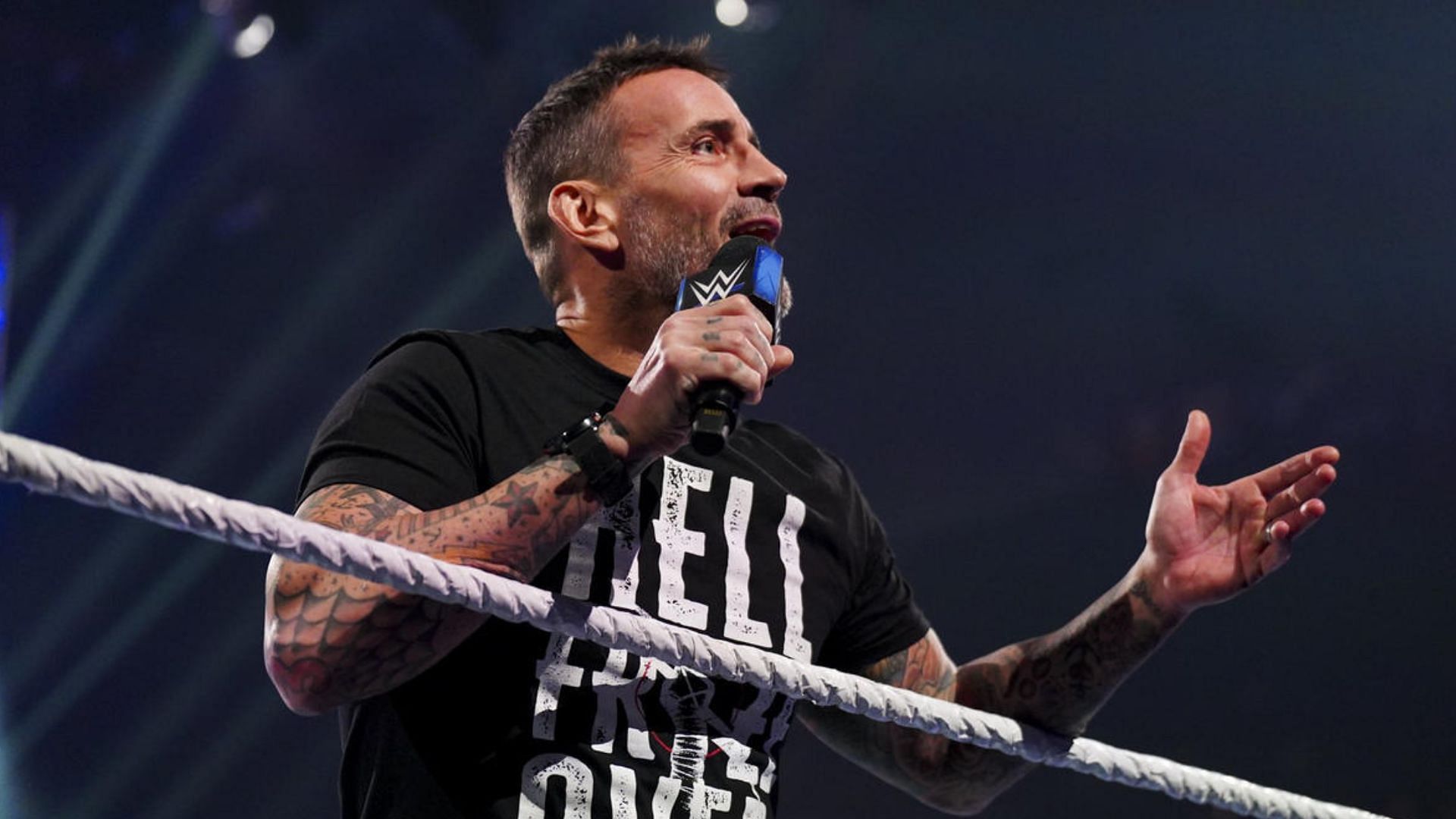 CM Punk is set to return to WWE RAW tonight