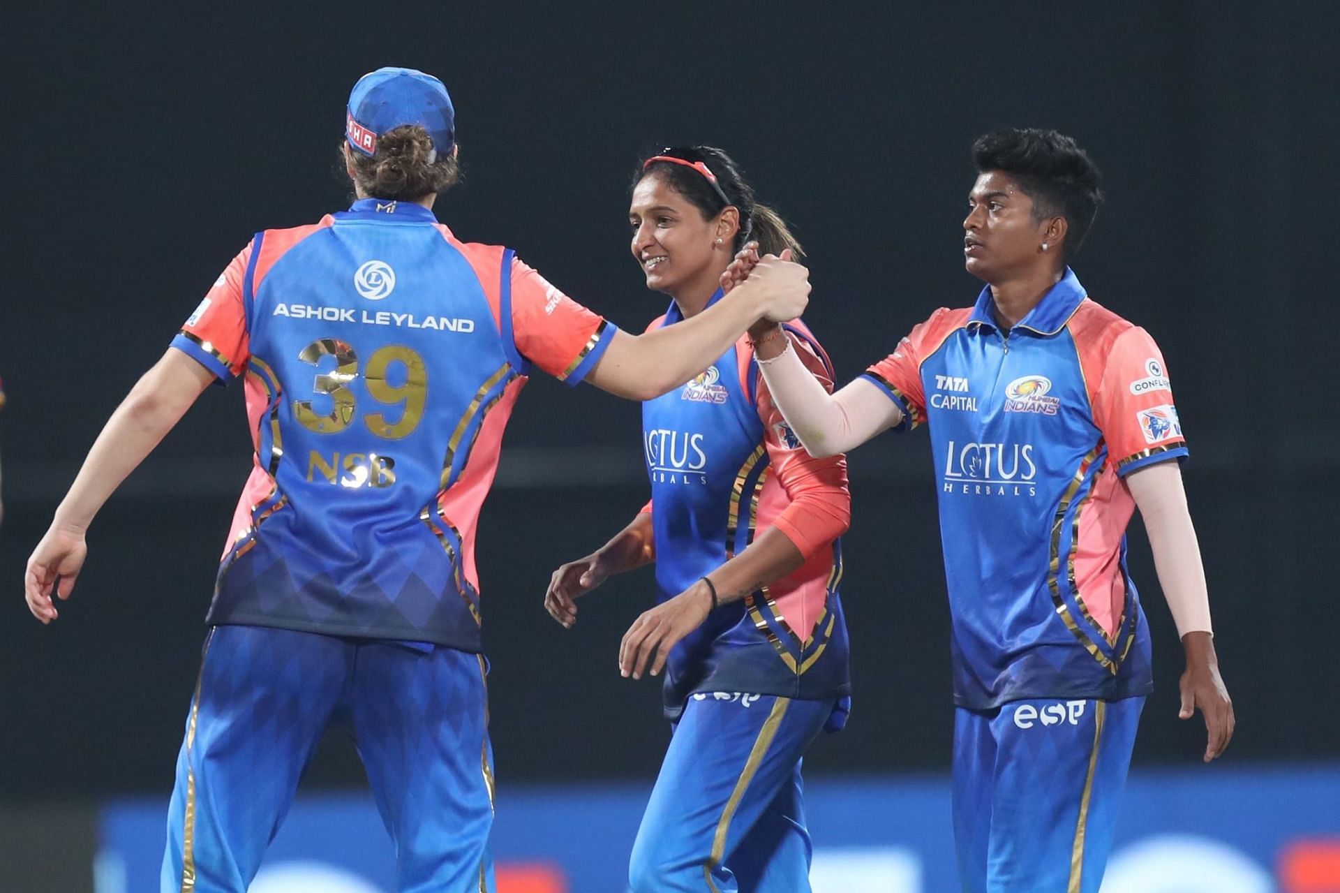 Harmanpreet Kaur (C) can prove to be a game-changer (Image: WPL/Facebook)