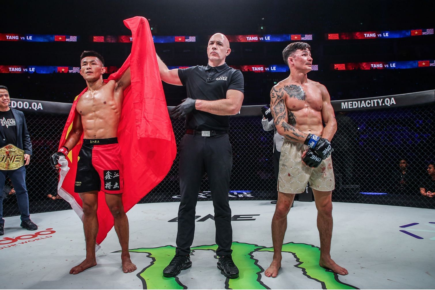 Tang Kai (L) beats Thanh Le in their ONE 166 rematch | Photo by ONE Championship