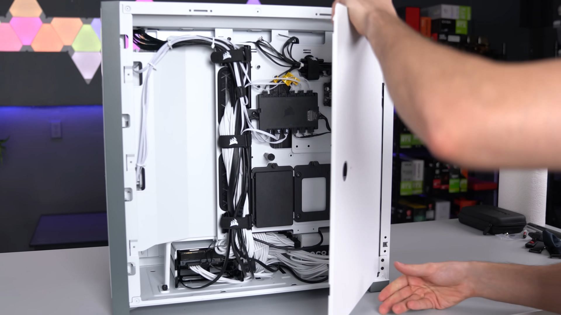 Cables are organized and the side panel is closed (Image via TechSource/YouTube)