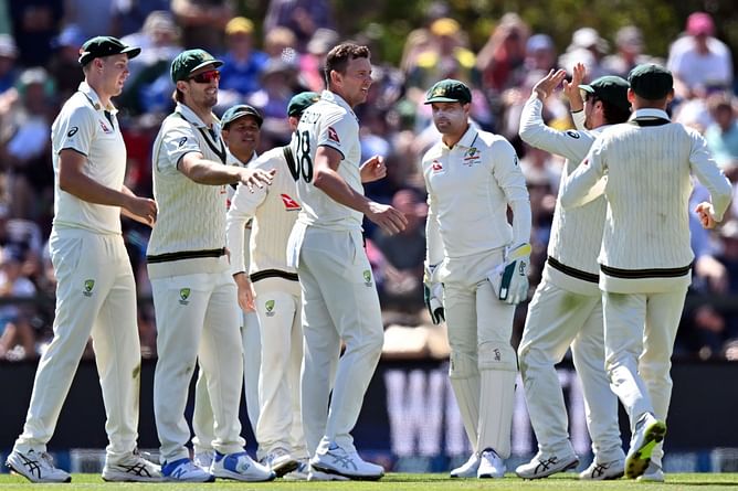 NZ vs AUS: क्राइस्टचर्च टेस्ट के पहले दिन गेंदबाजों ने ढाया कहर, न्यूजीलैंड और ऑस्ट्रेलिया के बल्लेबाजों की हालत हुई खराब
