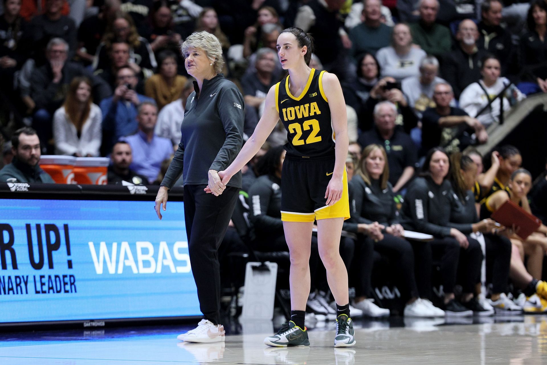 "She has transcended our game": Iowa HC Lisa Bluder makes honest admission  about Caitlin Clark turning heads in the basketball world