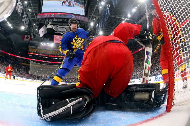 WATCH: Filip Forsberg gets bested in spirited fight by Moritz Seider's uppercuts and jabs