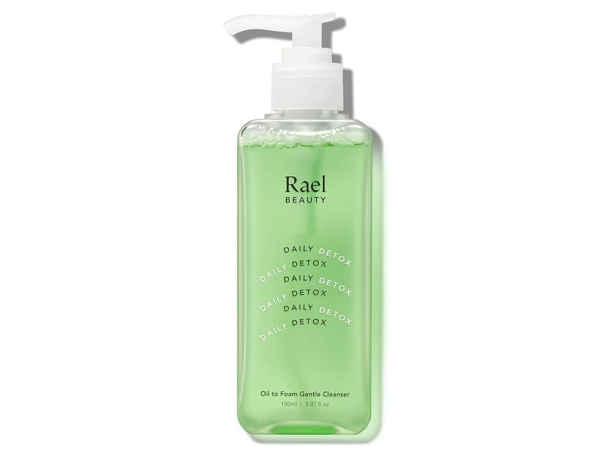 Plant-based skincare Product: Rael Beauty Daily Detox Oil (Image via Amazon)