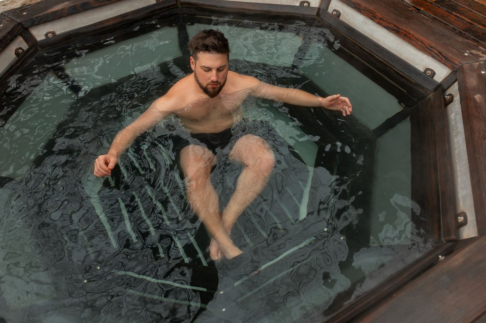 Enjoy the cold water benefits my dipping yourself in a cold water pool  (Image by Freepik)
