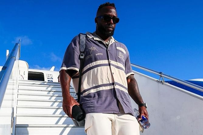 PHOTO: Tampa Bay Rays star Randy Arozarena redefines airport look with vibrant Hawaiian blue shirt & crisp white joggers