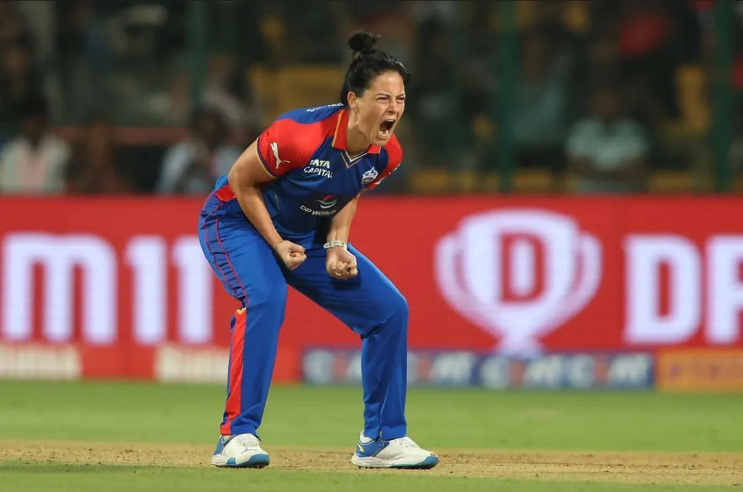 Marizanne Kapp pumped up after taking Mandhana&#039;s wicket