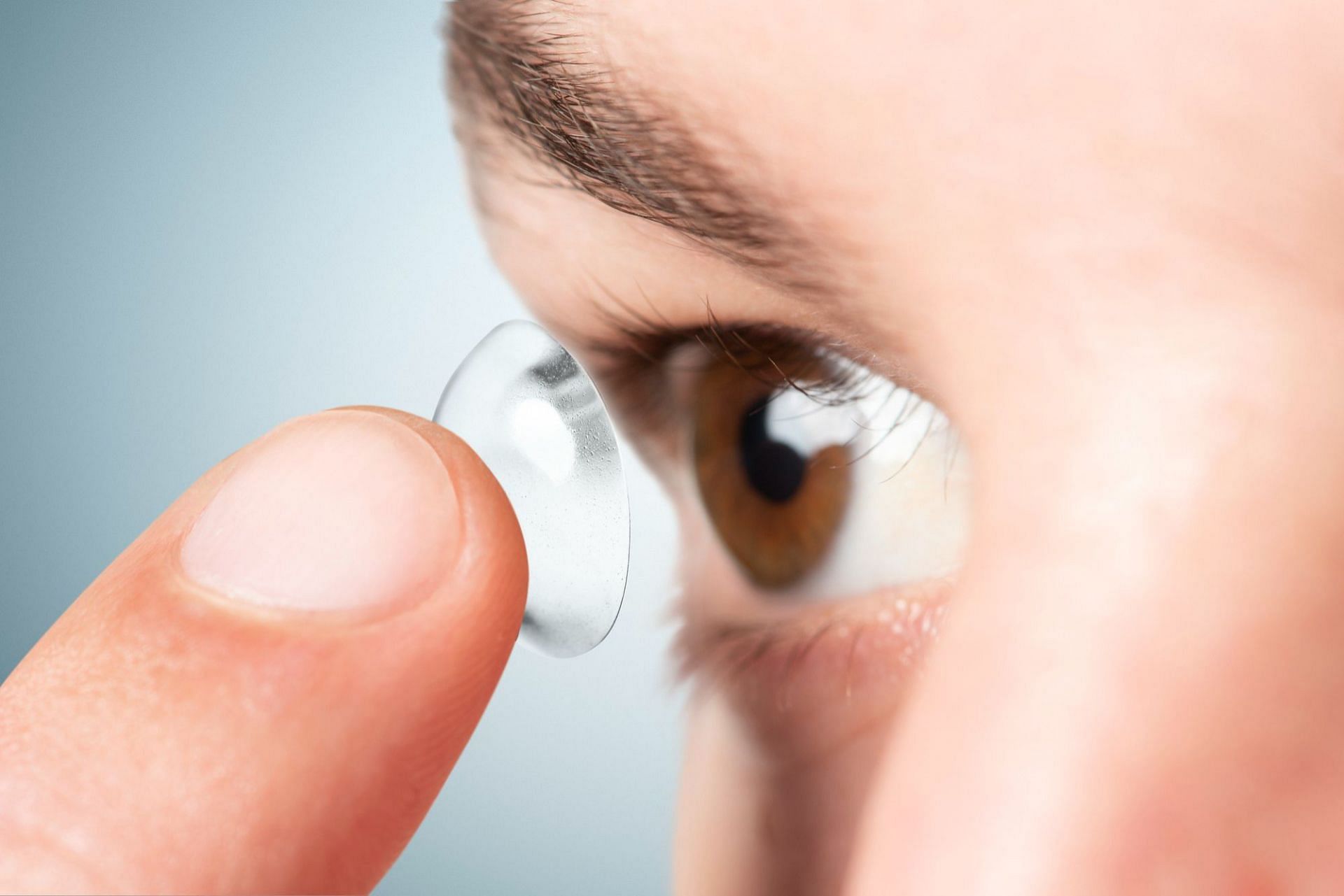 Wearing unclean or dirty lenses can cause giant papillary conjunctivitis(Image by rawpixel.com on Freepik)