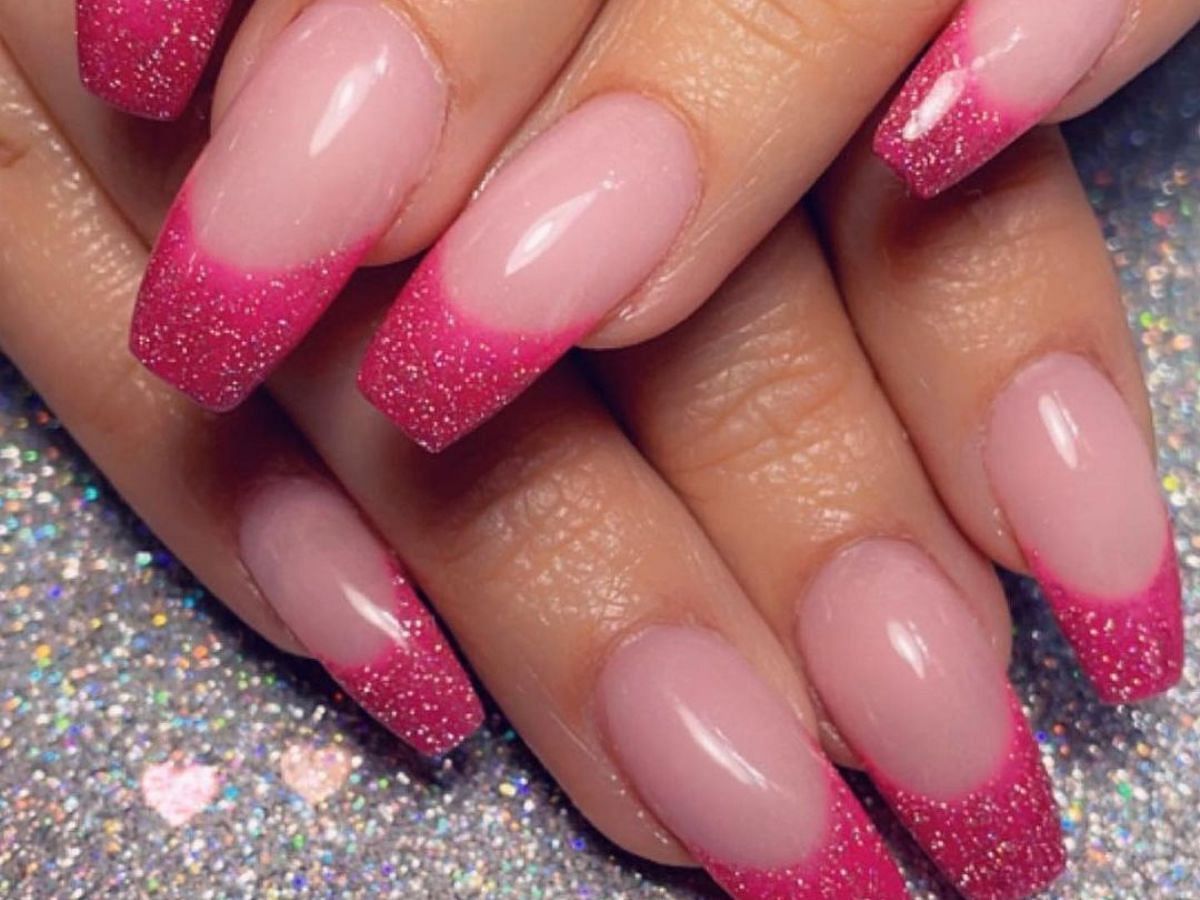 Coffin pink nails (Image via @nail_art_by_lisa /Instagram)