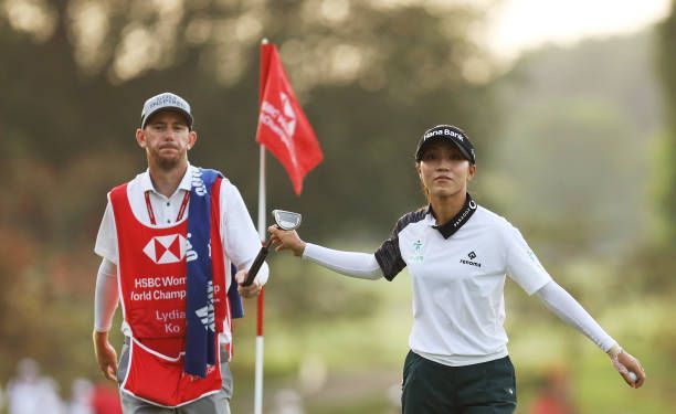 Lydia Ko caddie