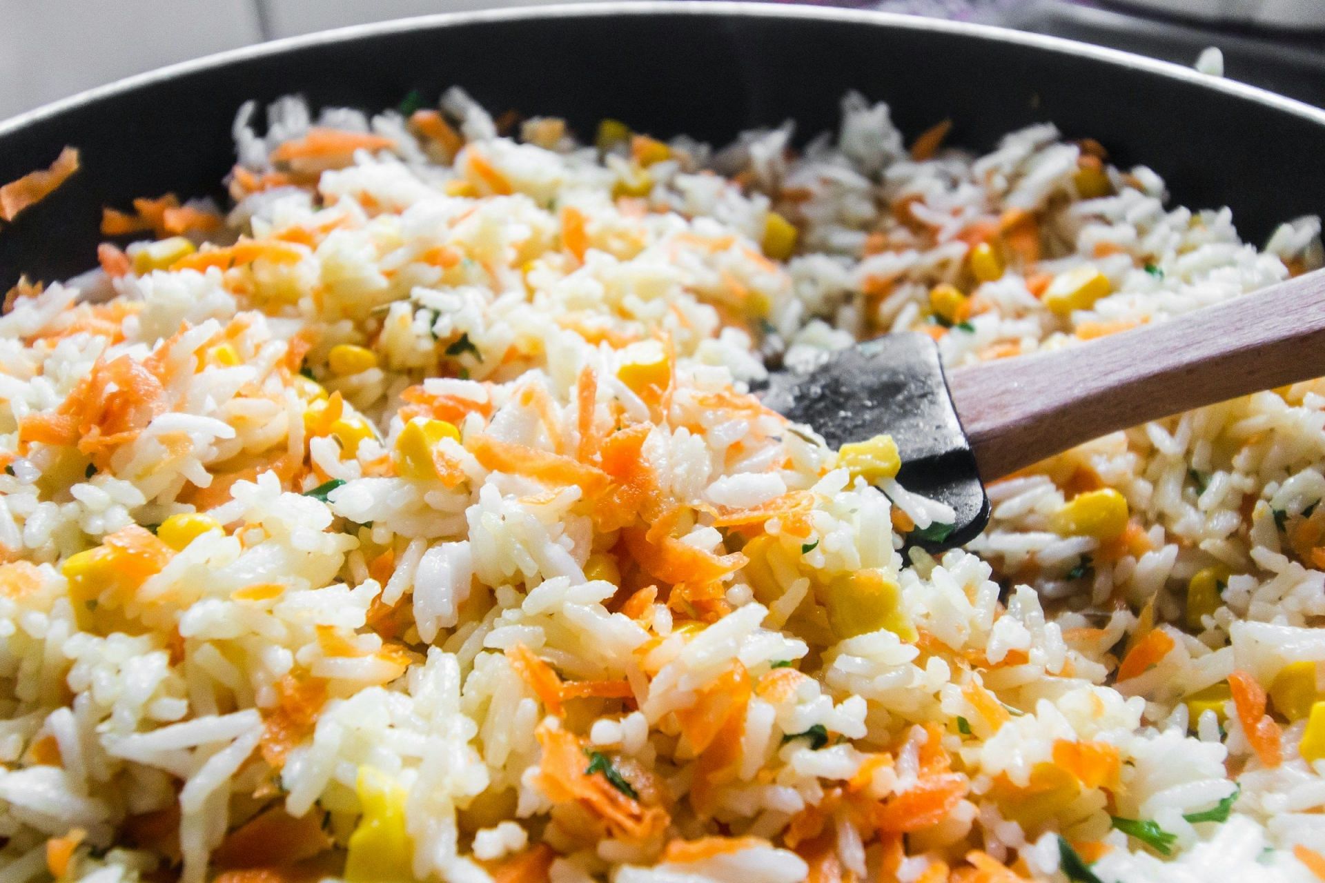 Rice hack for weight loss (Image via Unsplash/Louis Hansel)