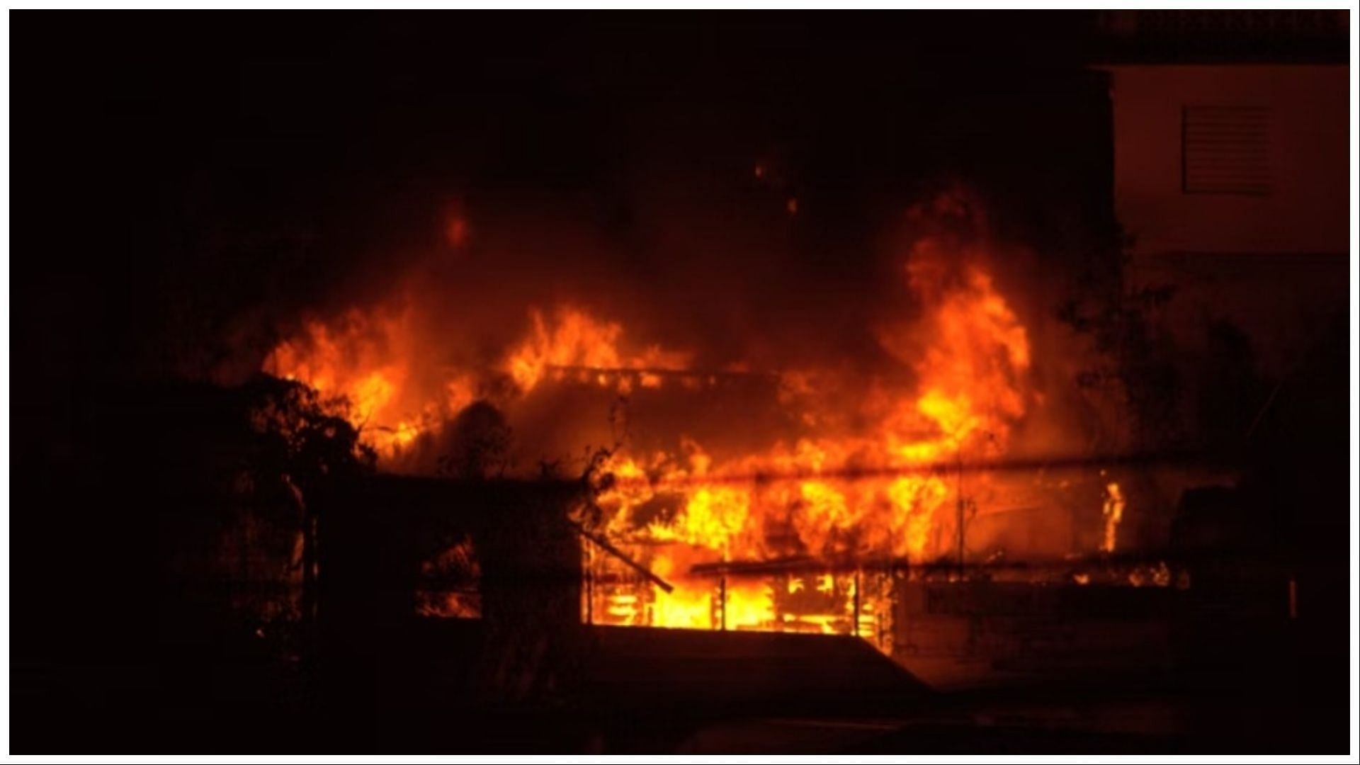 Courtney Thompson allegedly set a house on fire, (Image via Unsplash) 
