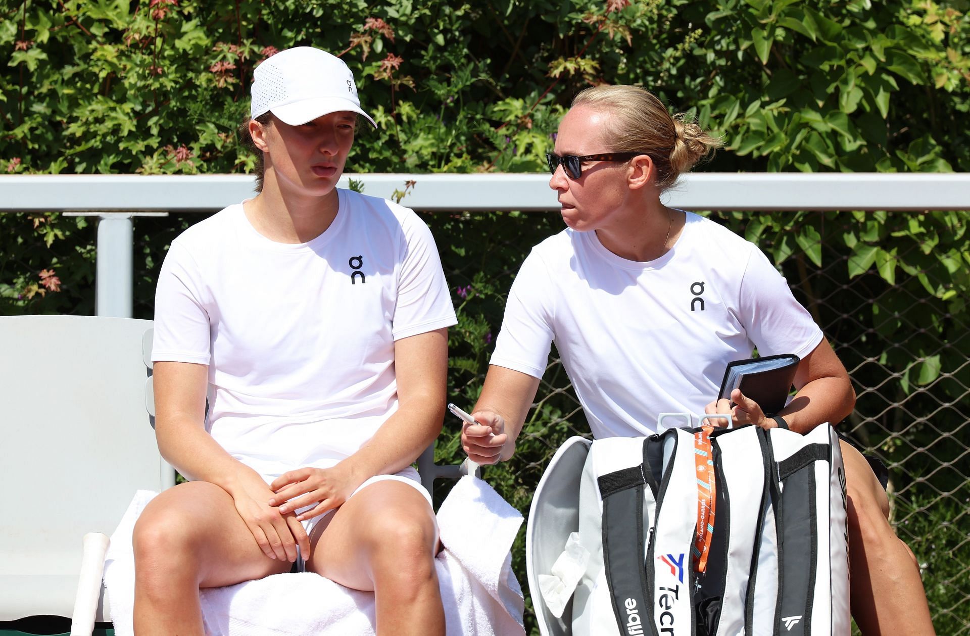 Iga Swiatek and Daria Abramowicz at the 2023 French Open