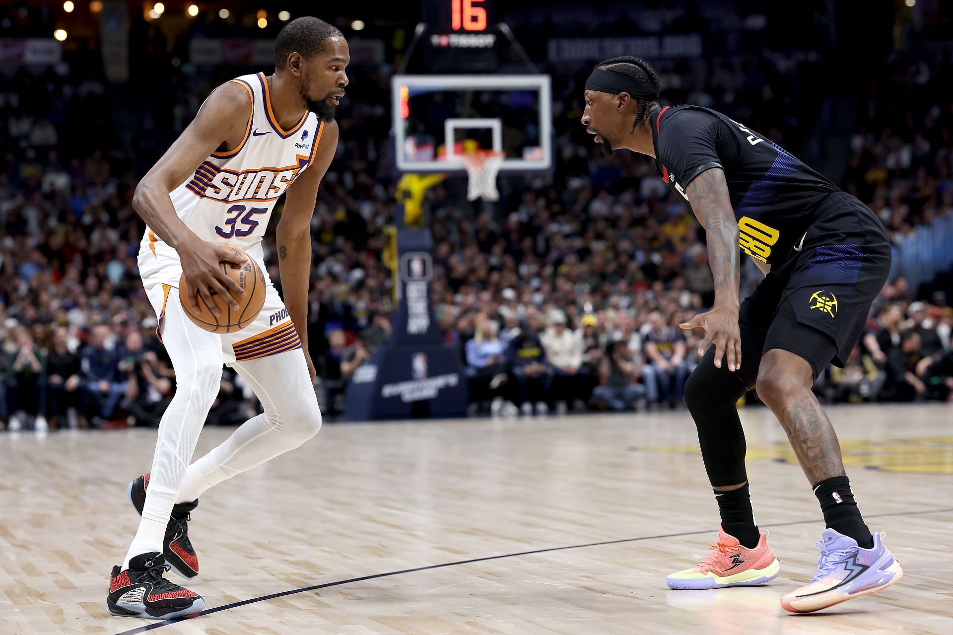 Kevin Durant helps Suns beat defending champions on Wednesday night.