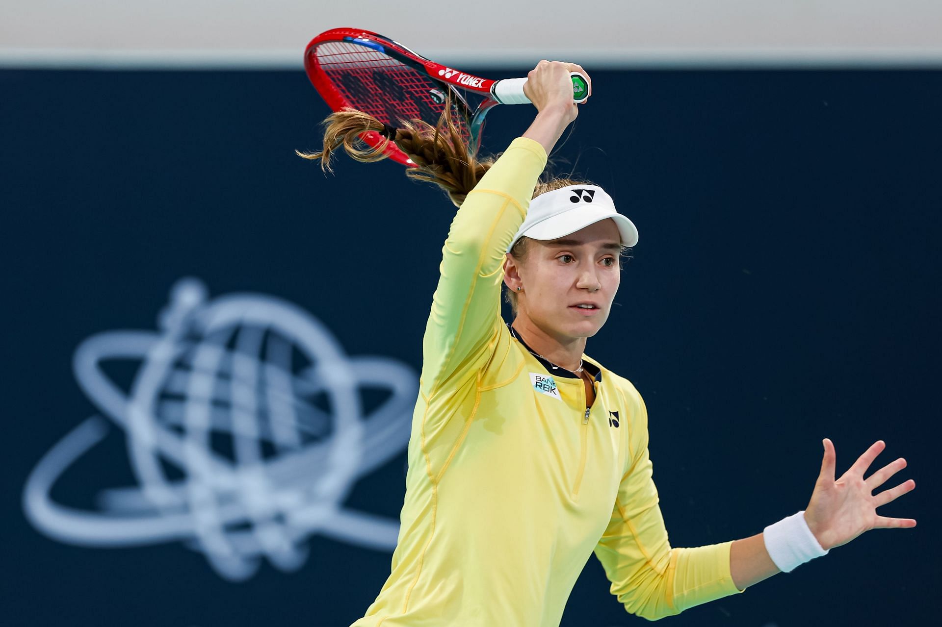Elena Rybakina playing against Danielle Collins at the 2024 Mubadala Abu Dhabi Open