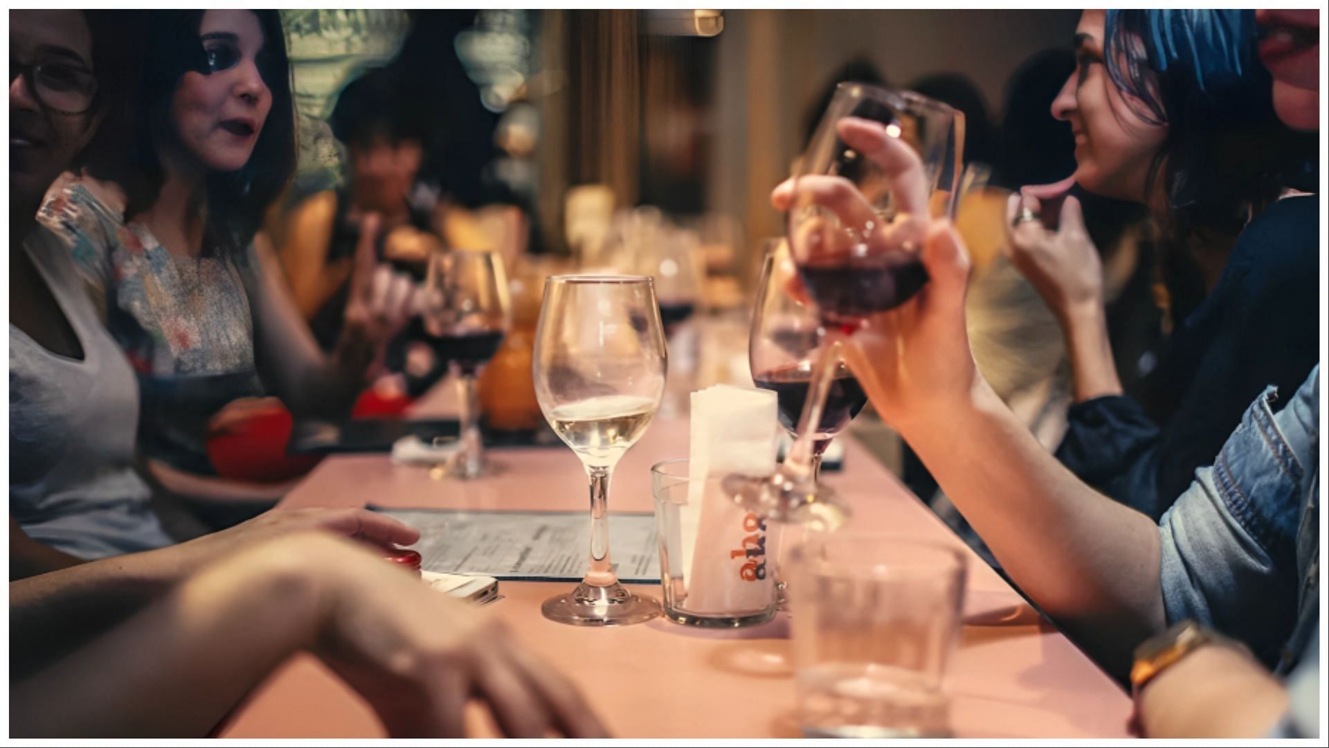 A woman gets yelled at for bringing a baby to the bar (Image via Pexels)