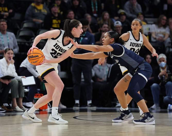 PHOTO: $3.1 NIL-valued Caitlin Clark flaunts unique Kobe 6 kicks in Iowa vs. Penn State game