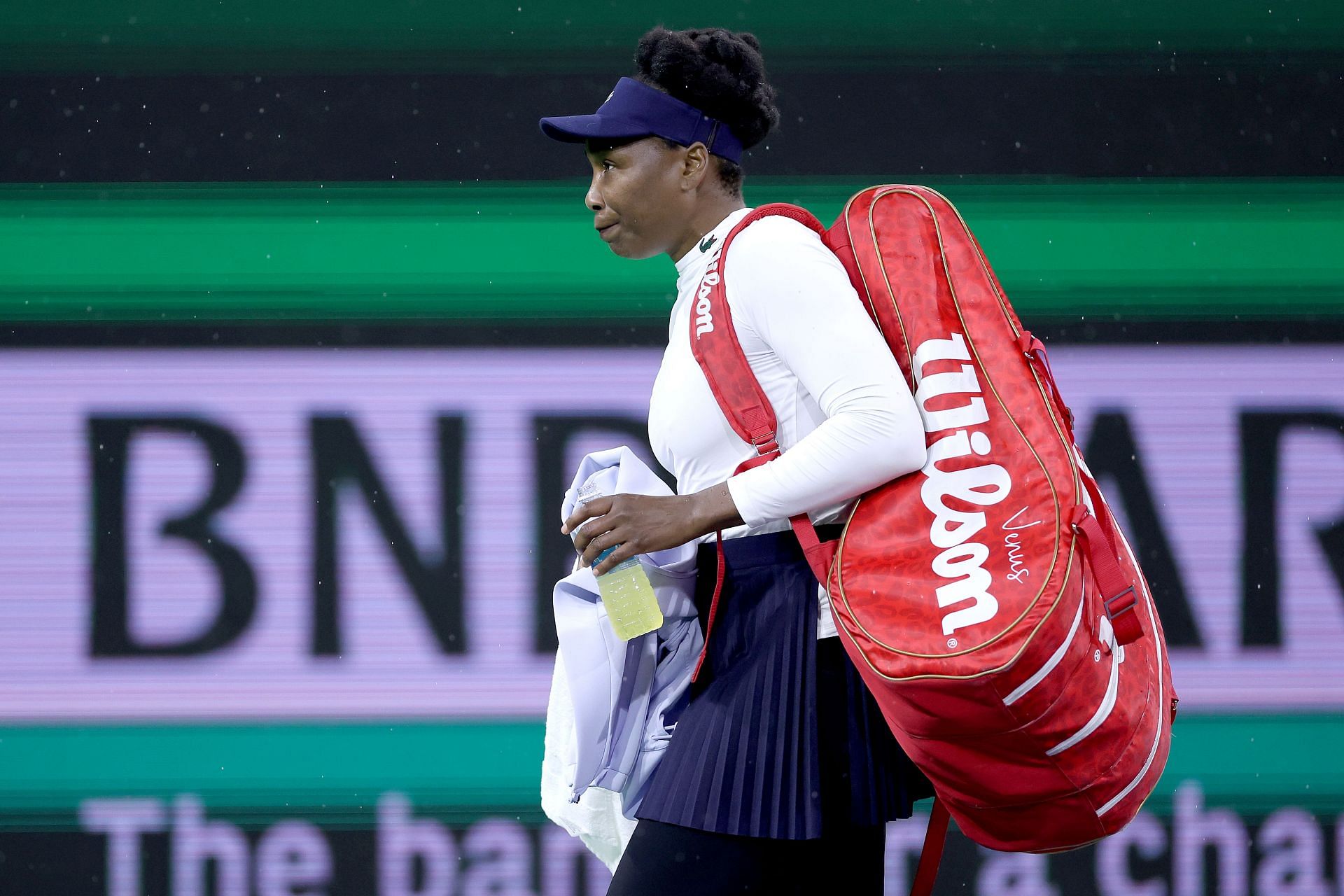 Venus Williams leaves after her match is suspended