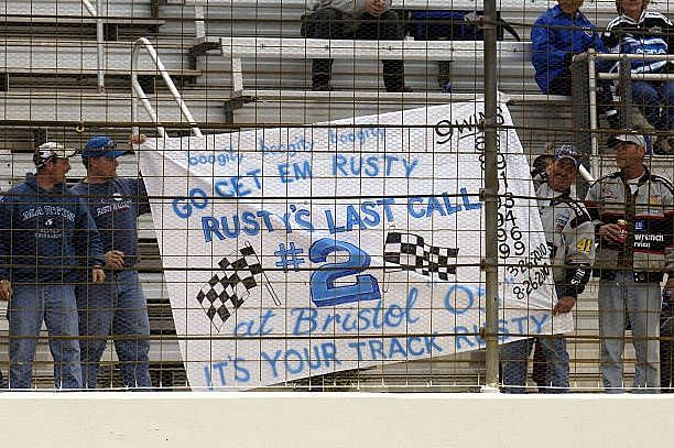 Spectators supporting Rusty Wallace at the Food City 500